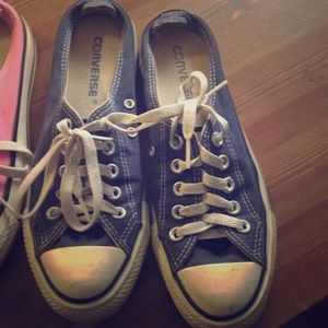 Converse. Navy blue.